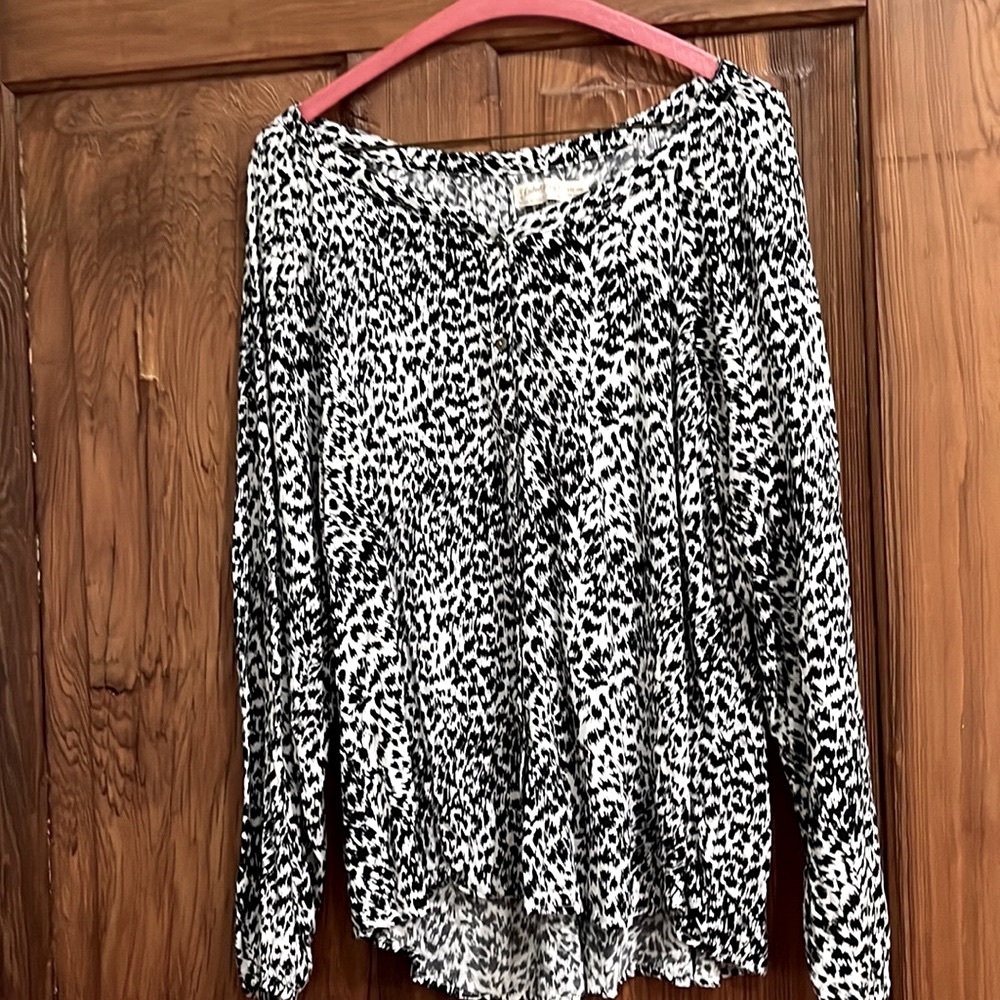 Leopard Blouse…no flaws! Only worn once! Rec’vd lots compliments..cleaning out
